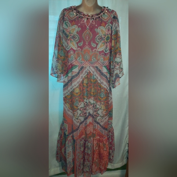 Elegant Paisley Maxi Dress - Picture 3 of 12